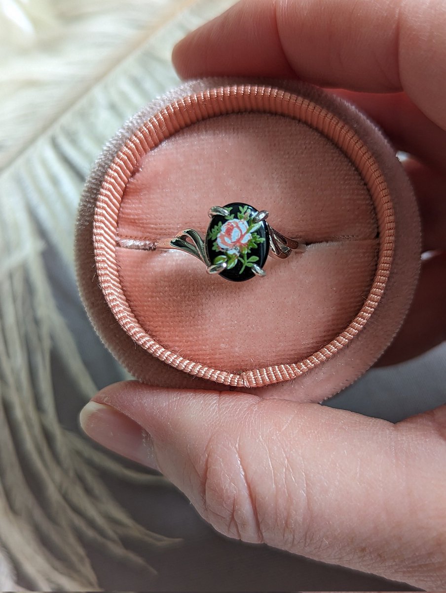 PapillionEra's tweet photo. Check out this beautiful Limoges-Style Sterling Silver Ring
 https://t.co/BOjGeWKOfJ
#SaturdayVibes #SundayMorning #flowerpower #rings #jewelry #vintagestyle https://t.co/gYzZKtX90r