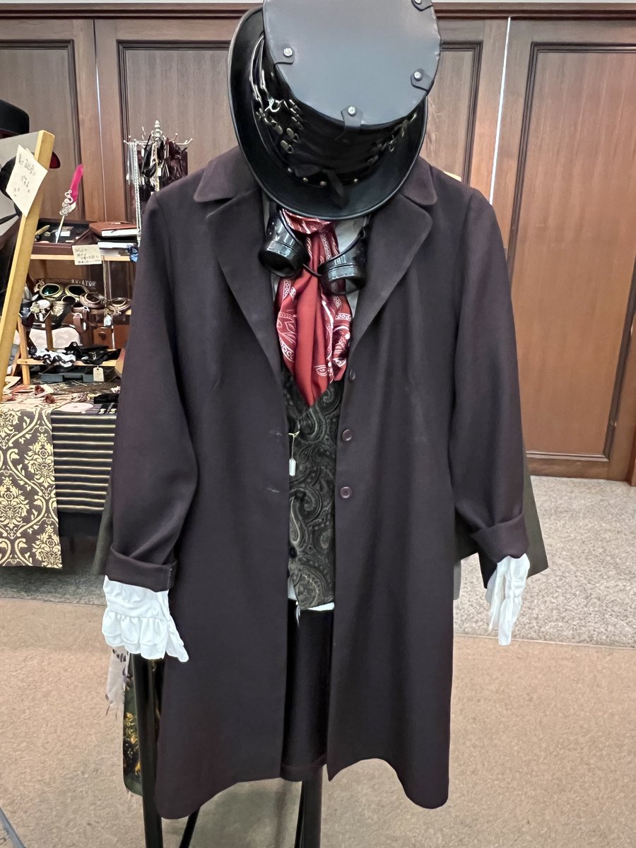 chantiru_am's tweet photo. 昨日でお洋服がスカスカになっちゃったので補充してアイテム増えました！
船長がアメリカから仕入れた秋物古着も持ってきてますよ〜！可愛い！！

２日連続遊びにきても楽しいブースになってます🙌

#入間の乱
#船長のお店 https://t.co/XievfWA1so