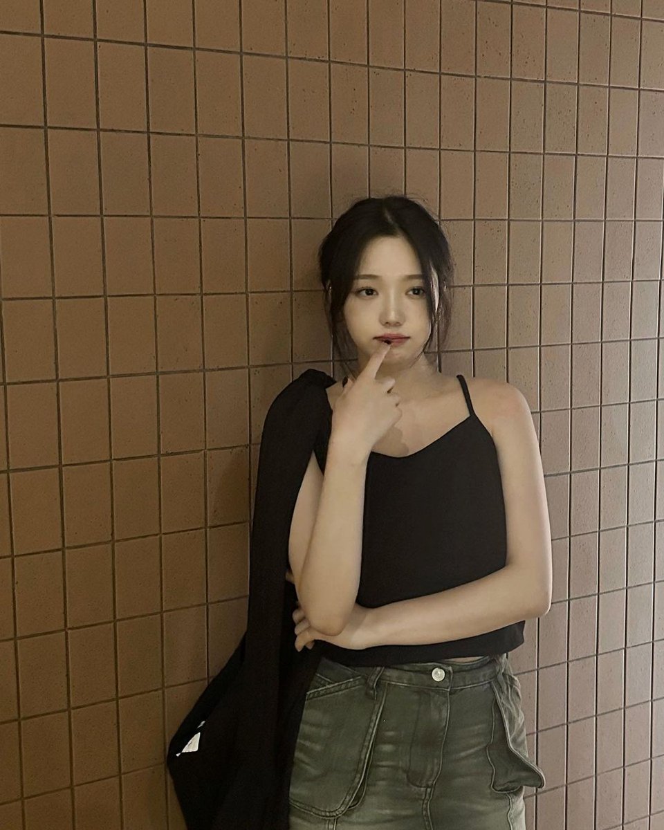 fiq_D_flover's tweet photo. [🐑 rosieline_] -Instagram Update-

A huge mosquito bit my arm!

#노지선 #ROHJISUN
#fromis_9 #프로미스나인 
@realfromis_9 https://t.co/gVl5KItO4s