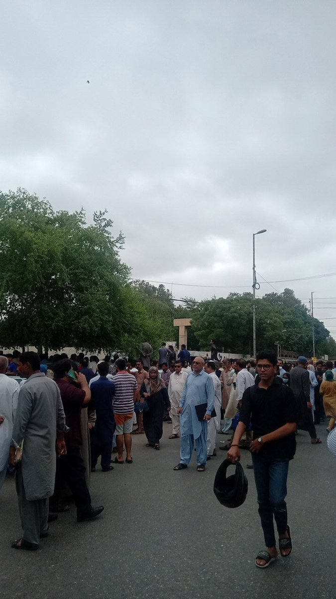 schehani's tweet photo. MDCAT being held at Karachi University today:
Extreme chaos for parents and candidates. https://t.co/jzd1ydbJlN