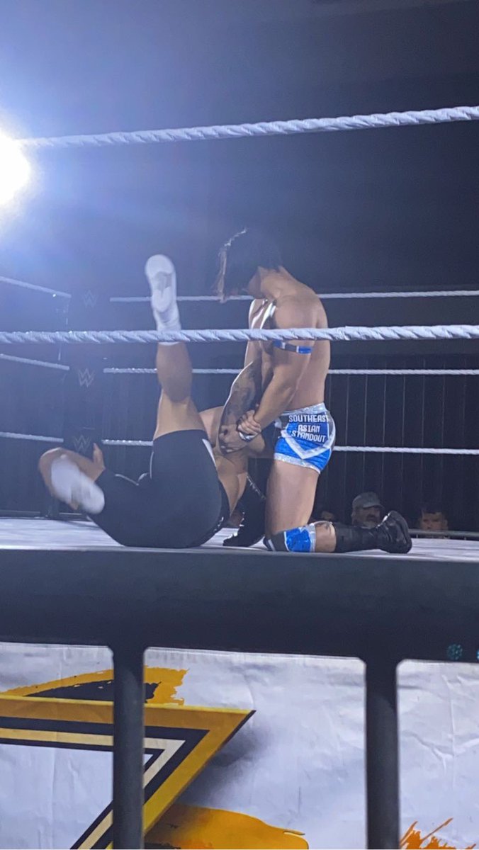 CHENSHIFU's tweet photo. Gatekeeper duty... again or something... 🤷🏻‍♂️

1st 📸: Bryan
2nd 📸: JoeyJoe
3rd 📸: Briana Werley
4th 📸: Briana Werley

#NXTMelbourne #DanteChen #ChapterofChen #ChenUp https://t.co/kuBE74WheS
