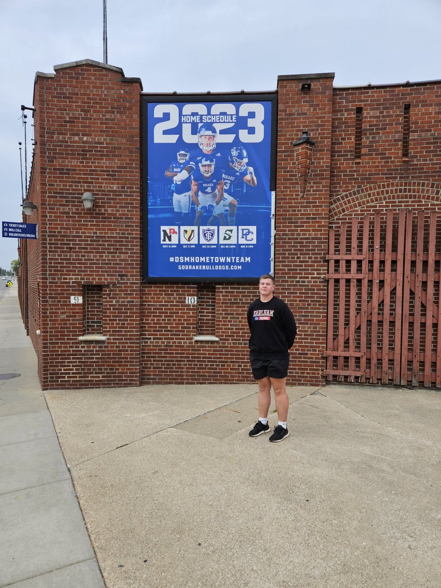 Thanks for the game day invite! <a href="/CoachNThompson/">Nate Thompson</a>  <a href="/DrakeBulldogsFB/">Drake Football</a> <a href="/tstepsis/">Todd Stepsis</a>