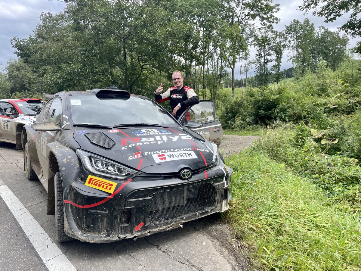 Dominointia! Eikä tarvinnu tään etemmäks lähteä! Se ois tämä kausi enää illalla alkavaa yhteenvetoa vaille valmis.