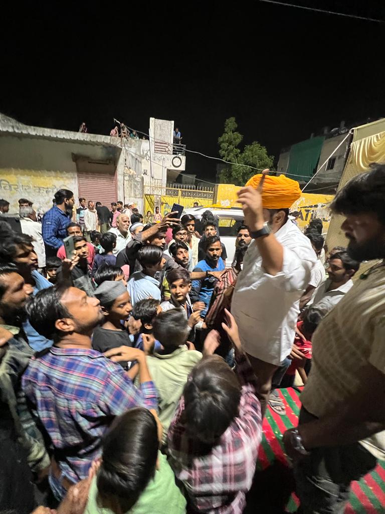 ajaysirsala10's tweet photo. जब हौसला बना लिया ऊंची उड़ान का 
तो देखना फ़िज़ूल है कद आसमान का !
@thekesari
@INCRajasthan
@ashokgehlot51
@RahulGandhi
@JitendraSAlwar
@INCIndia
@DRathore_INC
@SachinPilot
#मकराना_मांगे_कर्नल_साहब https://t.co/2d7rBkPrY5