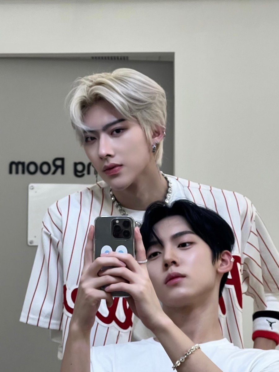 ZB1_official's tweet image. _💌

안녕하세요 한유진입니다아 어제 약속했던 사진이에요 마음에 드실까요🤍

#HANYUJIN #한유진
#ZEROBASEONE #ZB1 #제로베이스원