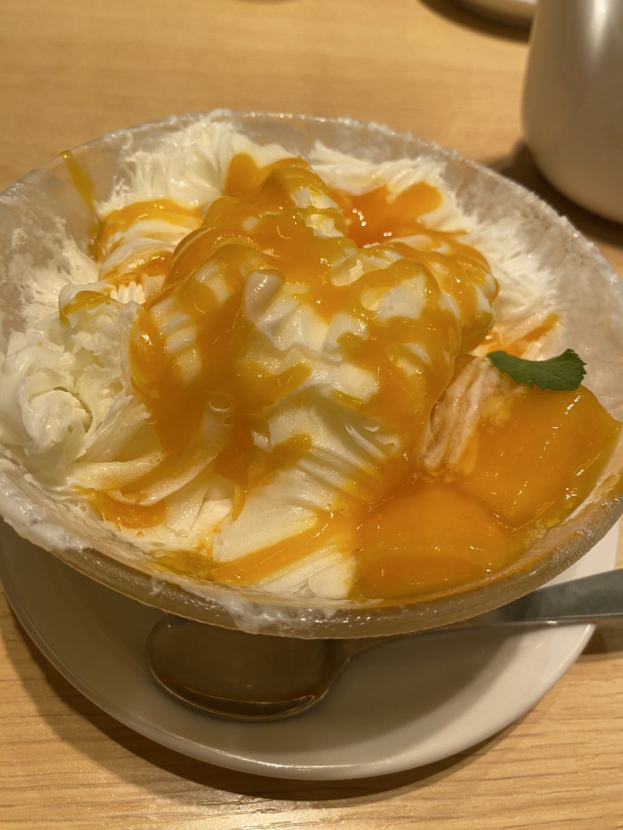 先日友達とまったりご飯🥢⸜(  ॑꒳ ॑ * )⸝
小籠包にマンゴーピン
お腹が幸せすぎました😋