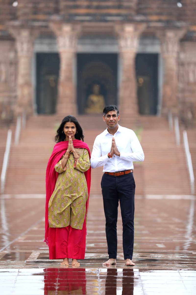 Honoured to welcome 🇬🇧 Prime Minister @RishiSunak and #AkshataMurthy to celebrate the shared cultural heritage between India and the UK @BAPS #SwaminarayanAkshardham during the #G20 #LivingBridge