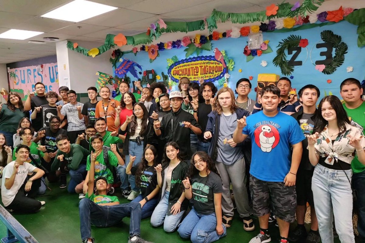 MHSRoboticsEPTX's tweet photo. Our #robotics #team has decorated our annual #homecoming wall! This year's theme was tropical, so we dressed our wall full of #decorative leaves and tiki heads, taking inspiration from the Enchanted Tiki Room. We hope other #organizations enjoyed decorating their wall! #TeamSISD https://t.co/b9qeqy27SM