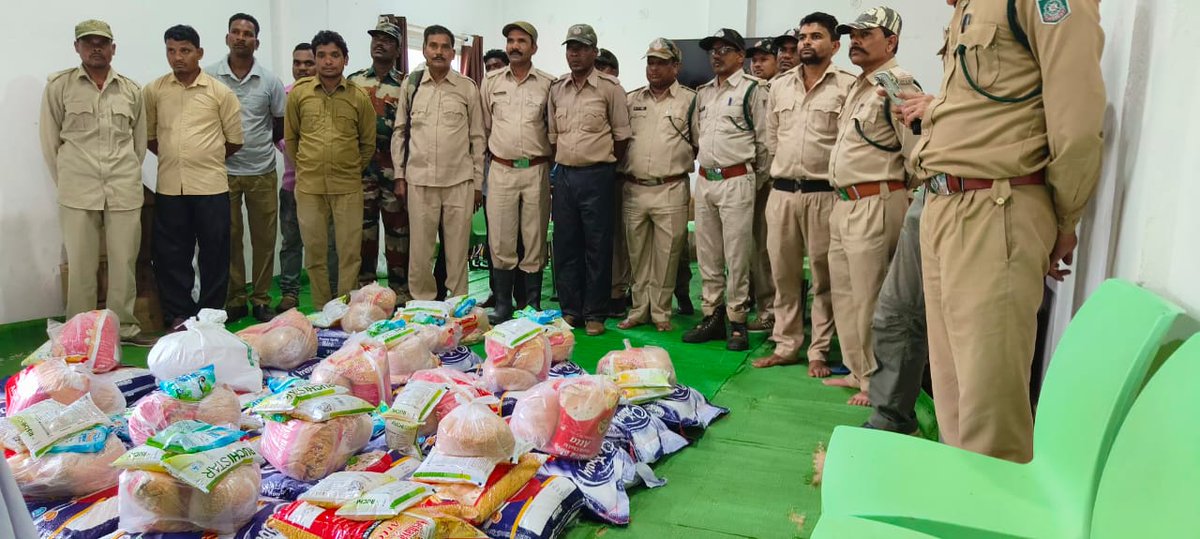 TrKanha's tweet photo. ๐ Dr. R.K. Panda, renowned #heartsurgeon, continues to lend his big heart and support. Kanha expresses #gratitude for his generous grocery package distribution to #frontlinestaff at #KanhaTigerReserve. Thank you @DrRamakantPanda ! ๐ฏโค๏ธ https://t.co/wiNoRcAHIo