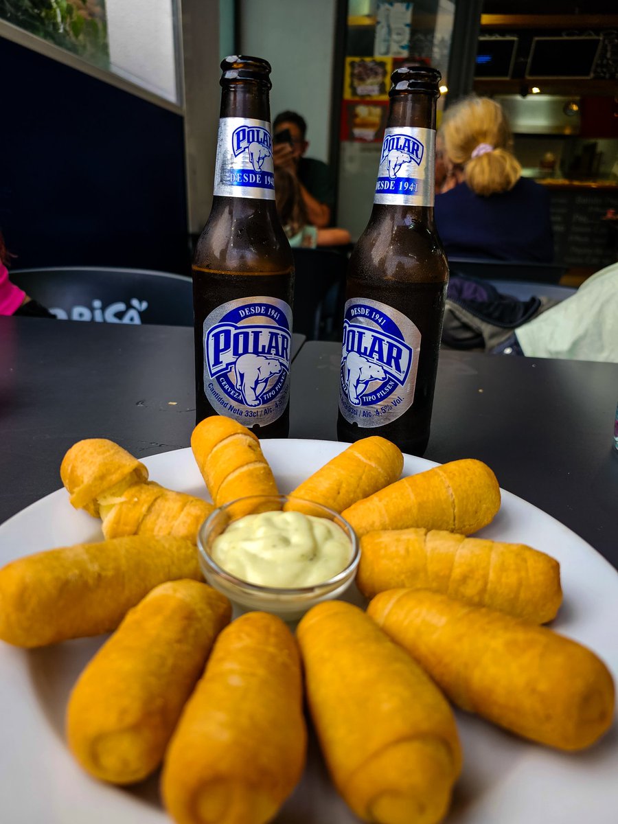 nomedicenportu's tweet image. Enrollados de queso y una polarcita, lo mejor de Colombia 🥰