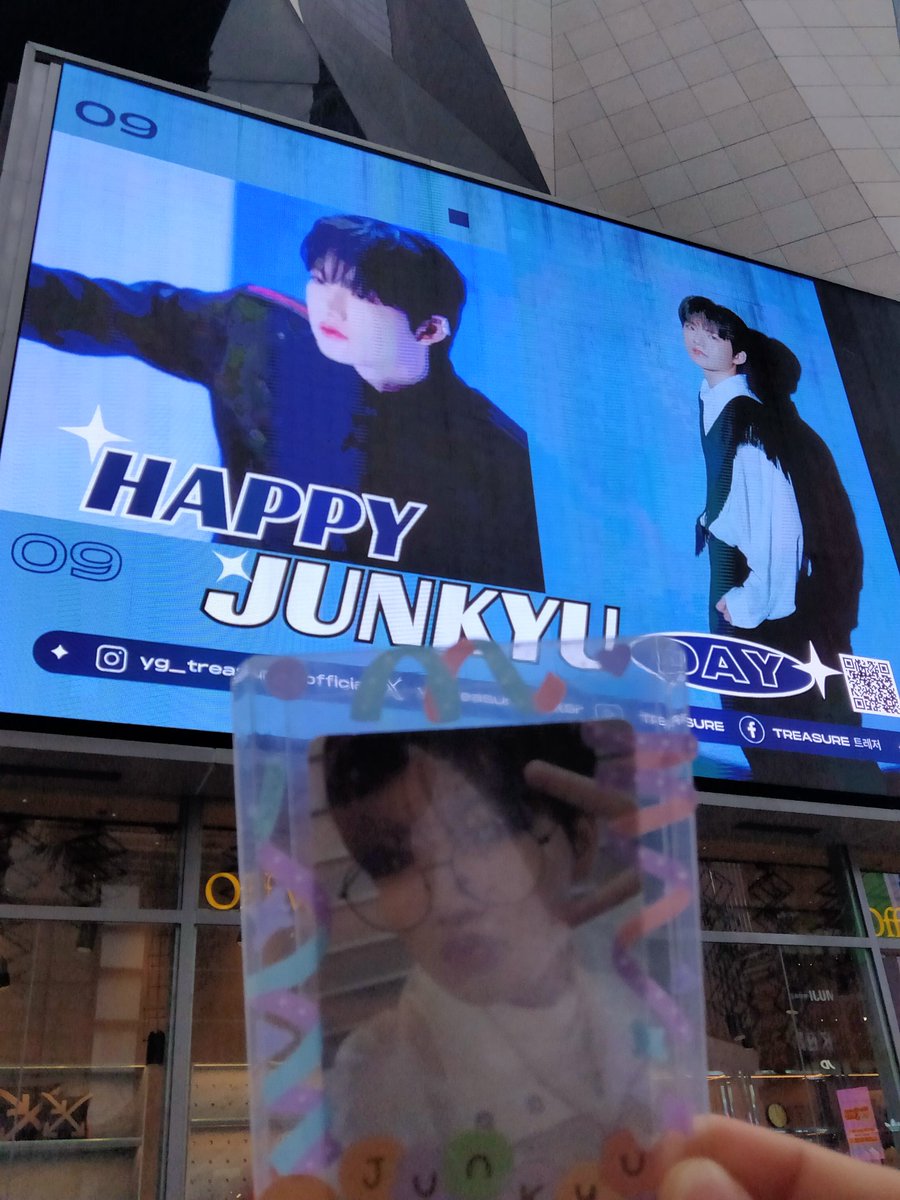 _ordinaryme_'s tweet image. had so much fun yesterday💘💌
HAPPY 23 JUNKYU ✨

#ROYALJUNKYUBIRTH 
#GeniusHitmakerJunkyuday