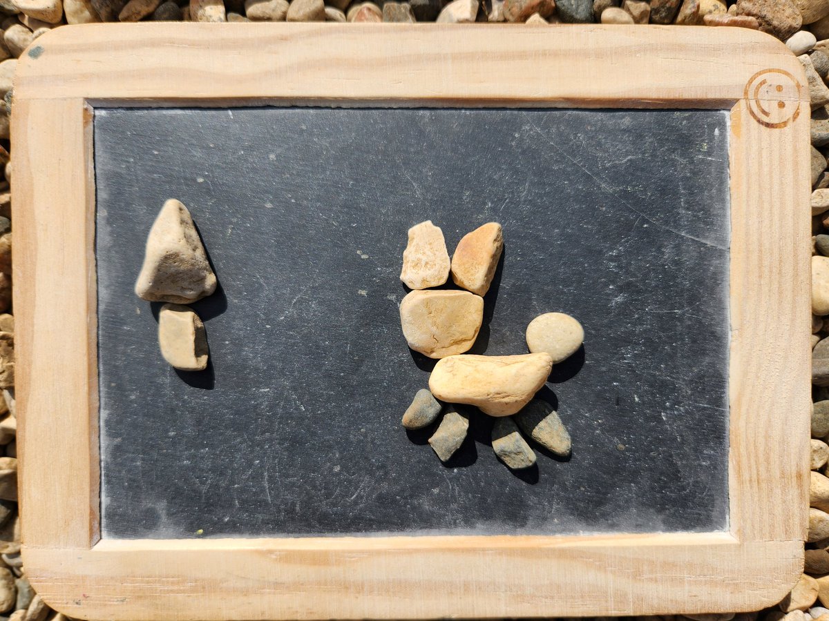 ReilkoffT's tweet photo. When creating #letters and #numbers, be sure to make some fun #art too.
#ece #nature #rocks #elementaryart #forestschool
#chalkboards #HWT https://t.co/zx3PzYJdPh