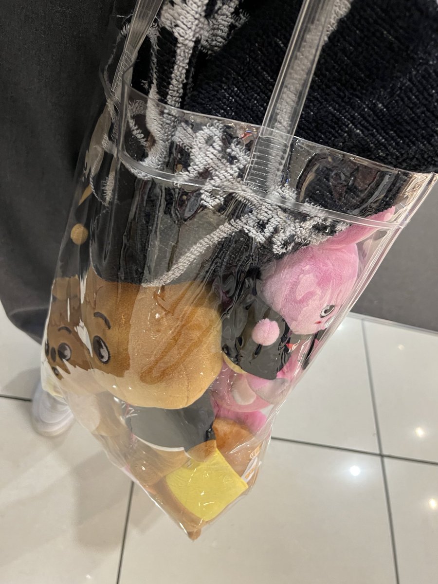 sachi_btskz's tweet photo. @nano_kook04 ありがとうございます！外のスタバ��におります！ https://t.co/7146OPCF36