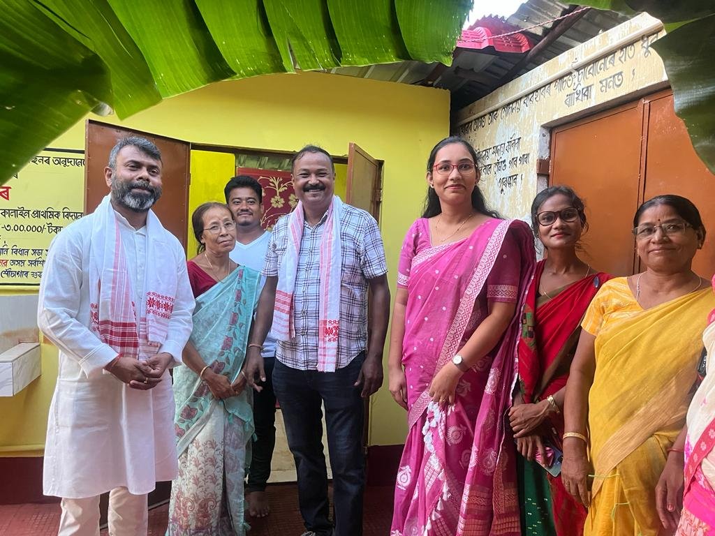 RKurmiOfficial's tweet photo. Glad to inaugurate a toilet facility at DAHINGEAPAR T.E LP School, a step towards better sanitation & hygiene for our students. Under Mariani LAC, marked the launch of a clean drinking water project funded from Kathalguri ZP member, yesterday .
#healthiercommunity! 💧🚽 https://t.co/Oxmg0Q8V8v