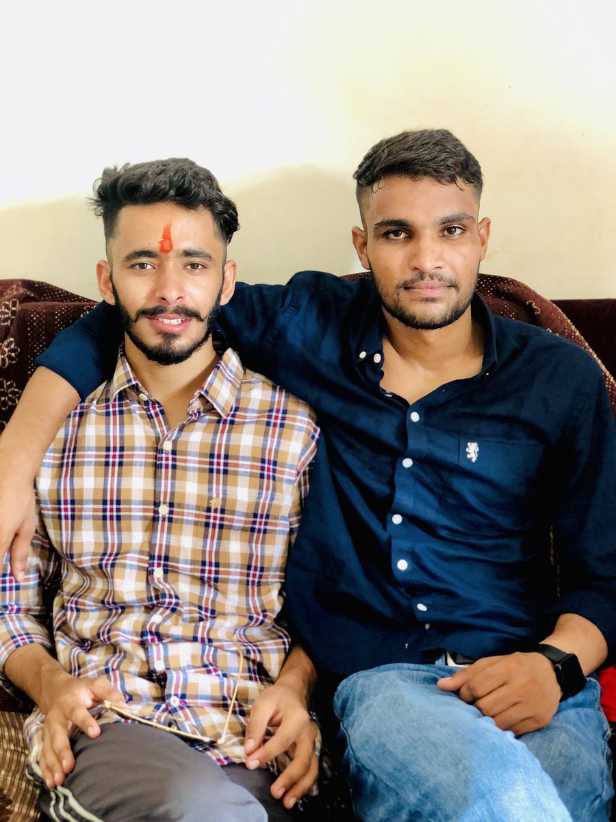 karanmuwal_'s tweet photo. ज़िन्दगी बढ़िया हो सकती है अगर लोग आपको अकेला छोड़ दें।

- चार्ली चैपलिन
#Brother_ जाट https://t.co/Zl7NdKtRAv