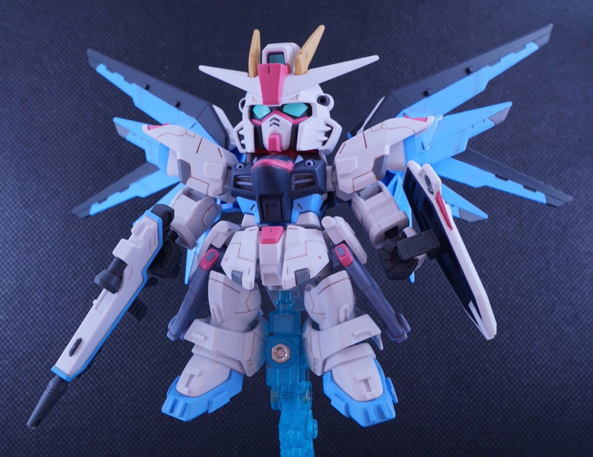 Tegex2_Life's tweet image. SDCS フリーダムガンダム完成！

セイラマスオさんリスペクトでランナープラ板追加、カッターでのスジ彫り、頭部の目つき変更にチャレンジしつつ、筆塗りで塗装してみました。

来年の劇場版が楽しみ！

#ガンプラ #ganpla #ガンプラ好きと繋がりたい