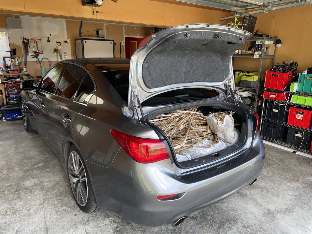 CucumberError's tweet image. 0-100kmh in &amp;lt;5 seconds, getting used to get rid of garden waste 😂