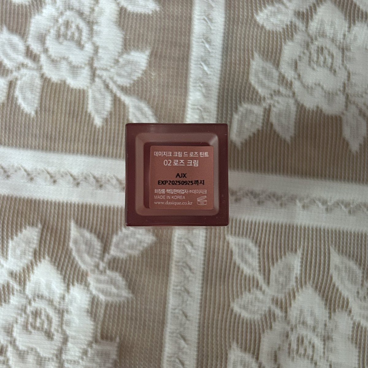 AeriChou's tweet photo. ☼ ⭒ ⋆｡˚ 𓇼 ⋆｡˚⭒☼
ส่งต่อ Dasique Cream de rose tint #02
270฿ ส่งฟรี ทาไม่เกิน3ครั้ง สภาพ 99% #ส่งต่อคสอ #ส่งต่อคสอมือสอง #เครื่องสําอางมือสอง https://t.co/mBXZPGnf2F