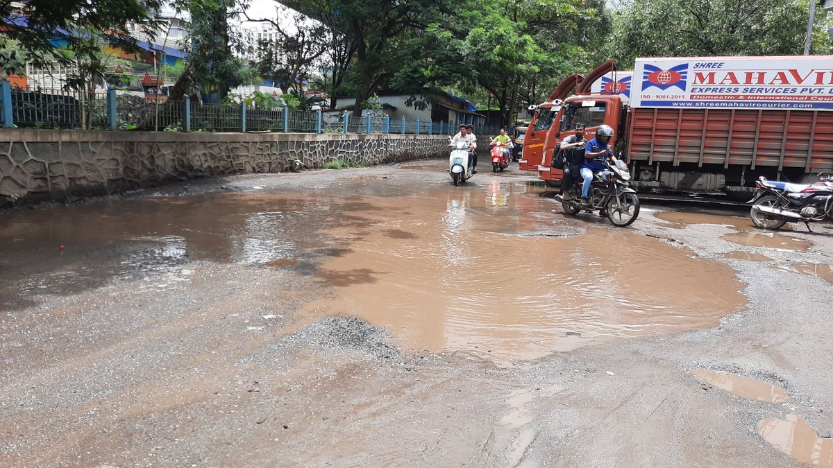 Requesting <a href="/TMCaTweetAway/">Thane Municipal Corporation - ठाणे महानगरपालिका</a> &amp; <a href="/mybmc/">माझी Mumbai, आपली BMC</a> to collectively work in helping the local residents of Majiwada. The Lodha Service Road (BMC pipeline road) in Majiwada is in bad condition. #thane
