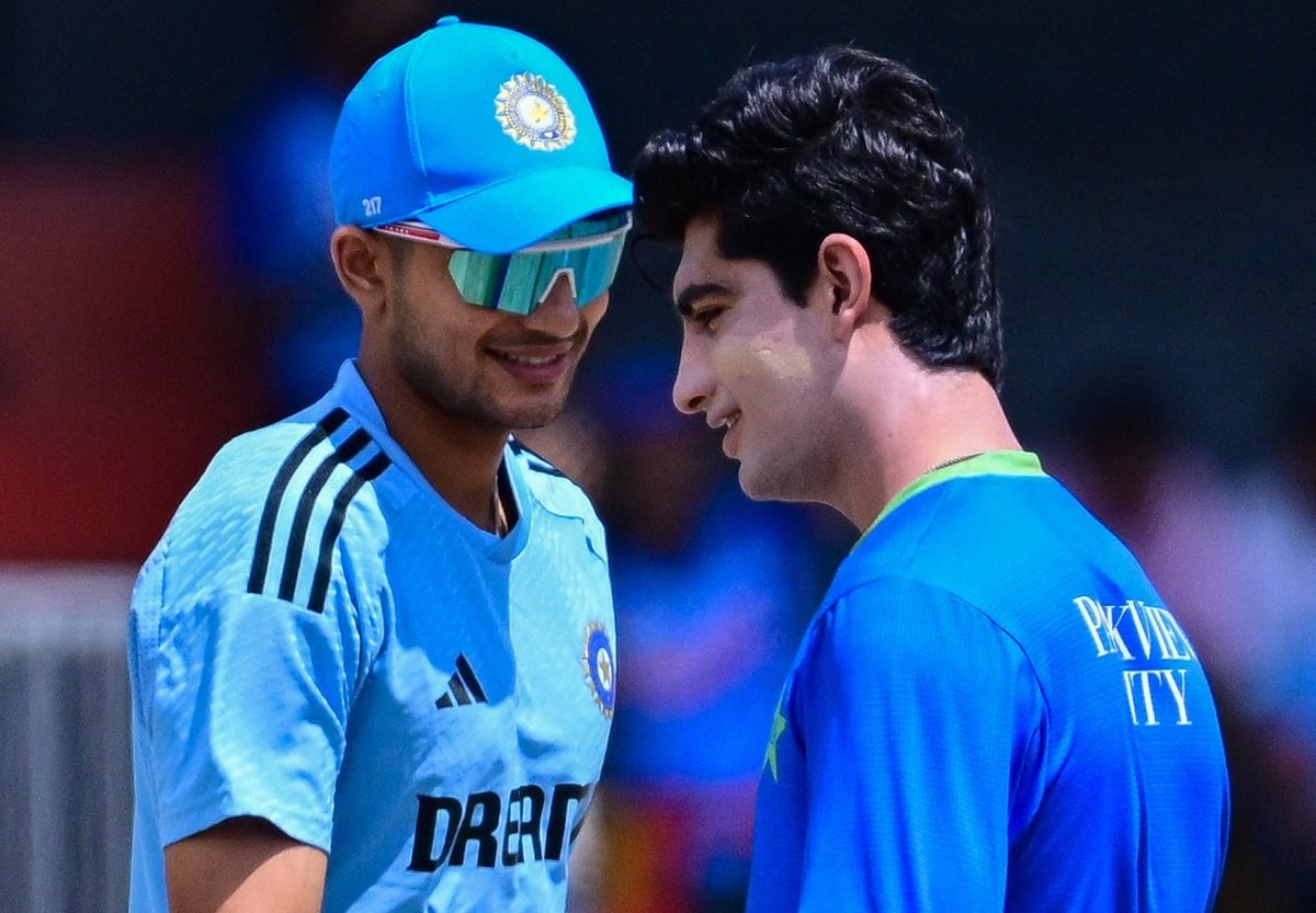 NotMuffaorJohn's tweet photo. Ye match se pehle aisi photos nahi ayi? 🤔

#INDvsPAK #IndiavsPak #INDvPAK https://t.co/G3gHqYTpCo