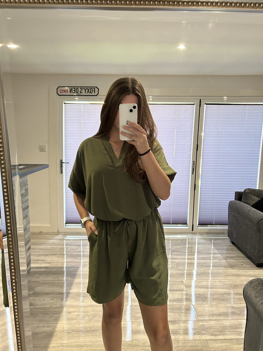 FransBoutiquex's tweet photo. TRISTA🔎 co-ords only left in kahki &amp; orange💚🧡

One size fits up to a size 16 - only £22👀

Shop now at https://t.co/nsILktYVxD 

#trista #summer #heatwave #uk #london #essex #boutique #summerclothes #summeroutfit #smallbusiness #shopsmall #shoplocal #shopsmallbusiness #onesize https://t.co/ibs2CAxZCQ