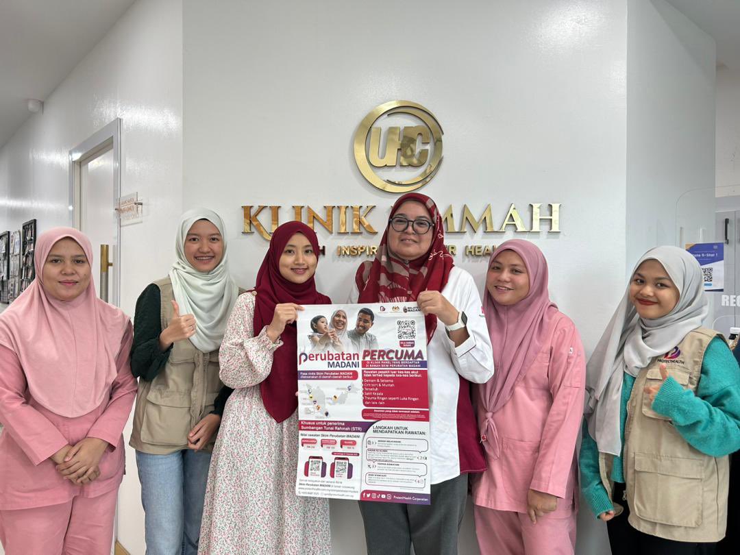 protecthealthco's tweet photo. Kami telah hadir ke 7 GP sekitar Pasir Mas dan berjumpa dengan masyarakat sekitar bagi menyalurkan maklumat dan penerangan berkenaan Skim Kesihatan yang dianjurkan oleh Kerajaan. 

Bereh adik kakok. Kitonya manjo. Timo kasih!

#ProtectHealth #skimperubatanmadani #pekaB40 https://t.co/9BibIJjrdG