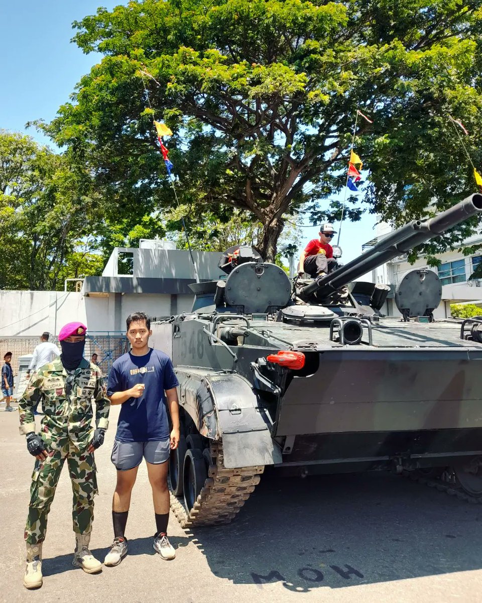 raffy_ilham's tweet image. HUT TNI AL Ke 78, Selamat dan Sukses selalu TNI AL, Terima kasih atas pengabdian untuk bangsa negara indonesia 🙏🏻

#jalesvevajayamahe #huttnial78 #tnial #denjaka #akademimiliter #marinir #tnial #tni #huttnial2023 #fyp #world #surabaya #indonesia #thanks #today