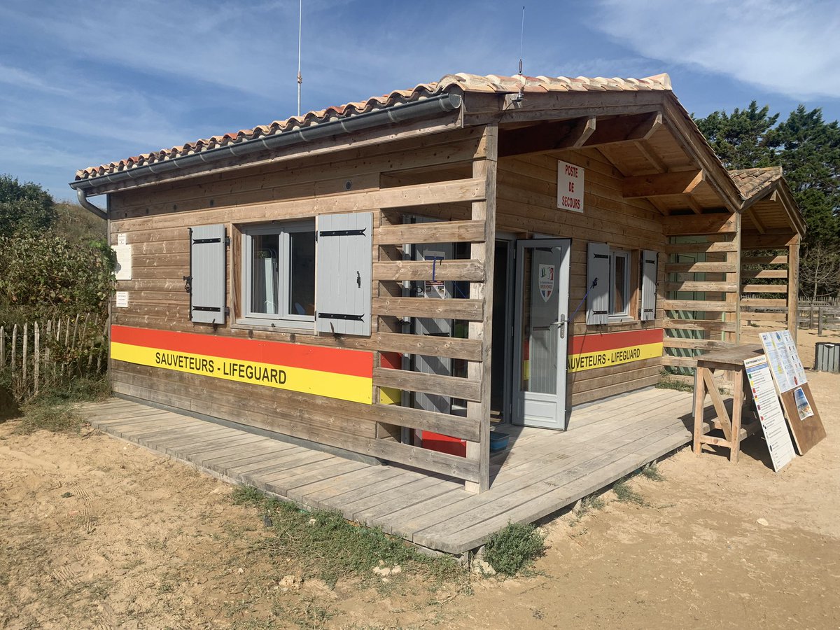 gaylord_rab's tweet photo. 🟥🟨 #BEACHREPORT DE LA SEMAINE 

Il est 11h00, début de la surveillance !

Nagez toujours dans une zone de baignade surveillée et surfez a proximité d'un poste de secours du @SDIS17 🛟 🧑‍🚒

Dernier jour de surveillance pour le dernier poste de secours ouvert du @departement17 https://t.co/HwvBvBbJhk