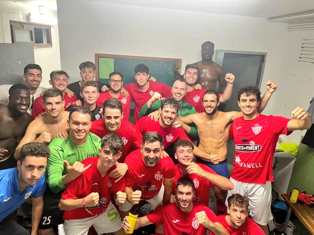 Ferran Siscart, el 'Lamine Yamal' de les banquetes.

L'entrenador del <a href="/fcalcarras/">fcalcarras (oficial)</a>, <a href="/Ferran_Siscart/">Ferran Siscart Mesalles</a>, debuta com a entrenador del primer equip amb 21 anys i ho fa amb victòria (0-1 a Térmens).

#2cat5 #futbolcat #Alcarras