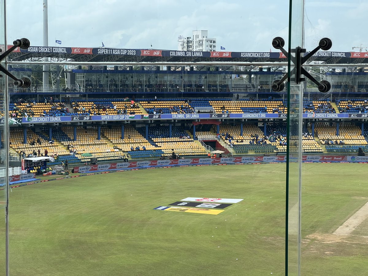 iamqadirkhawaja's tweet photo. Empty standsss on Pak vs Ind match….seriously I can’t believe this,,,,, 
Thanks @JayShah for this special gift to Spectators 🥹🥹🥹

#Pakistan #PAKvIND #pakvindia https://t.co/5aTwkh0Hx4