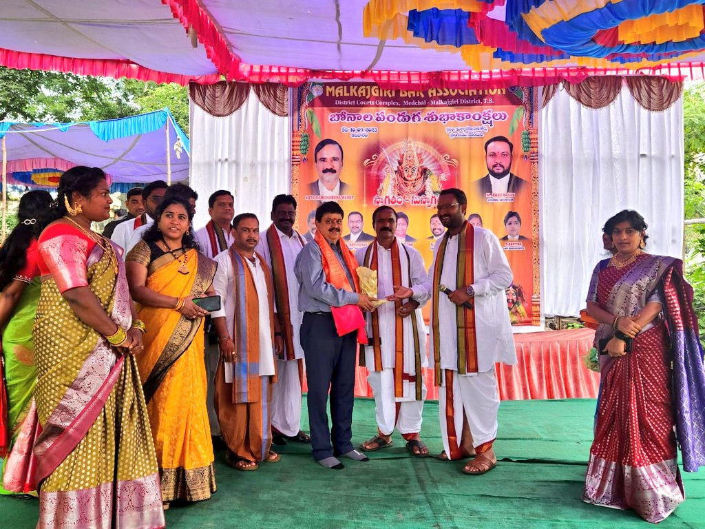 N_RamchanderRao's tweet photo. Received the divine blessings of Ammavaru at the #Bonala Celebrations organized by the esteemed members of the #Malkajgiri Court Bar Association. 

Grateful for their warm hospitality and participation in preserving our #cultural heritage. https://t.co/ZMfHozhcH0