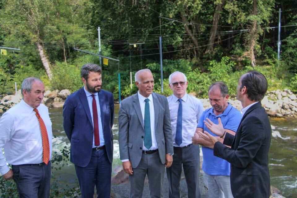 GuichouFabien's tweet photo. La ville de Foix prépare ses championnats du monde de kayak 2025 et met en place un parcours de perfectionnement du CP à la terminale permettant d ´associer l’école, le club, le périscolaire.
Accueil du nouveau préfet de l’Ariege et du recteur de l’Academie de Toulouse. 
Pref09 https://t.co/yEPVkj0sdw