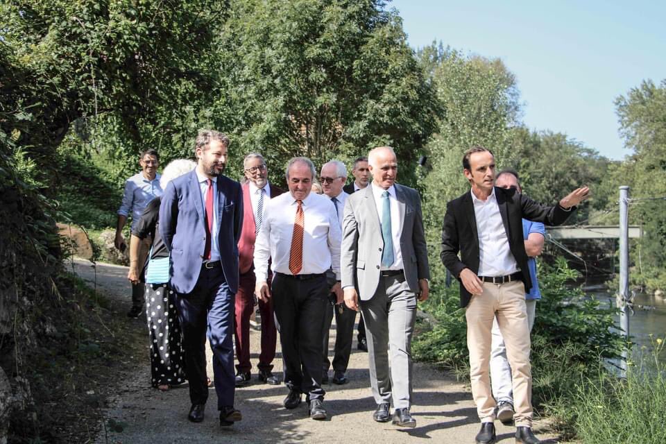 GuichouFabien's tweet photo. La ville de Foix prépare ses championnats du monde de kayak 2025 et met en place un parcours de perfectionnement du CP à la terminale permettant d ´associer l’école, le club, le périscolaire.
Accueil du nouveau préfet de l’Ariege et du recteur de l’Academie de Toulouse. 
Pref09 https://t.co/yEPVkj0sdw