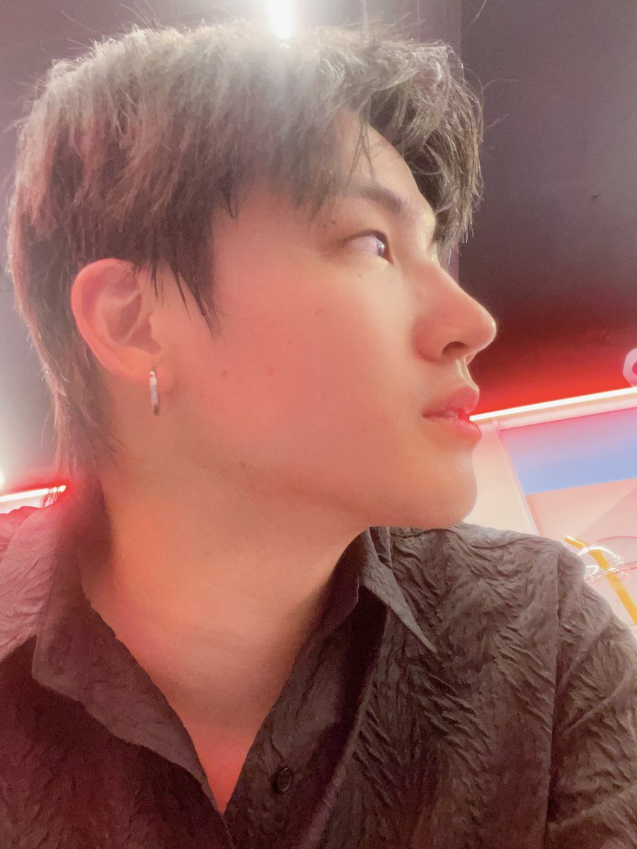 มาทีไร..ว้าวุ่นใจตลอด หล่อมาก🥰🫶🥺💙 #JAYB #Jaebeom #제이비 @jaybnow_hr