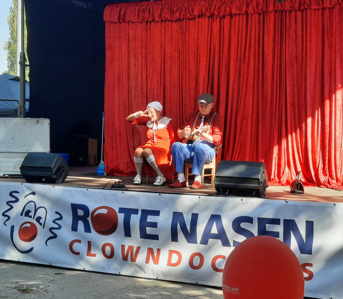 Many from 2D+ team at Rote Nasen Clowndoctors 🤹‍♂️🤹‍♀️ charity run @NasenRote in beautiful Prater park with @tu_wien! 🏃‍♂️🏃‍♀️🚴‍♂️ Thanks for running, biking & scooting on your well deserved Sunday for the good cause!