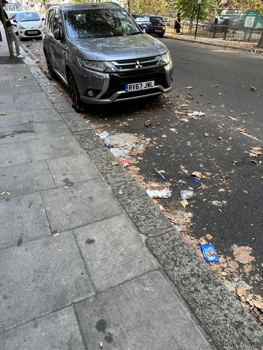 FlavoursJunkie's tweet photo. Hey @CamdenCouncil, I moved in your borough like a month ago and I noticed that you are not particularly good at sweeping things 🧹
I leave on Plender steet, and maybe just because is one of the highest council tax bands bulding, you can include it in one of your sweeping routes. https://t.co/foaZD3fYvp