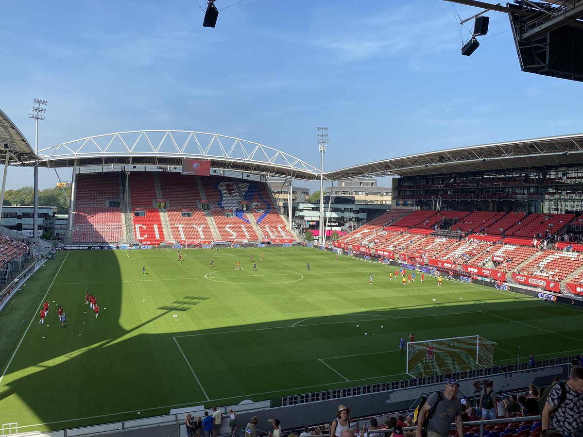 Het blijft je cluppie dus maar even fcutrecht vrouwen kijken. 
#fcufey