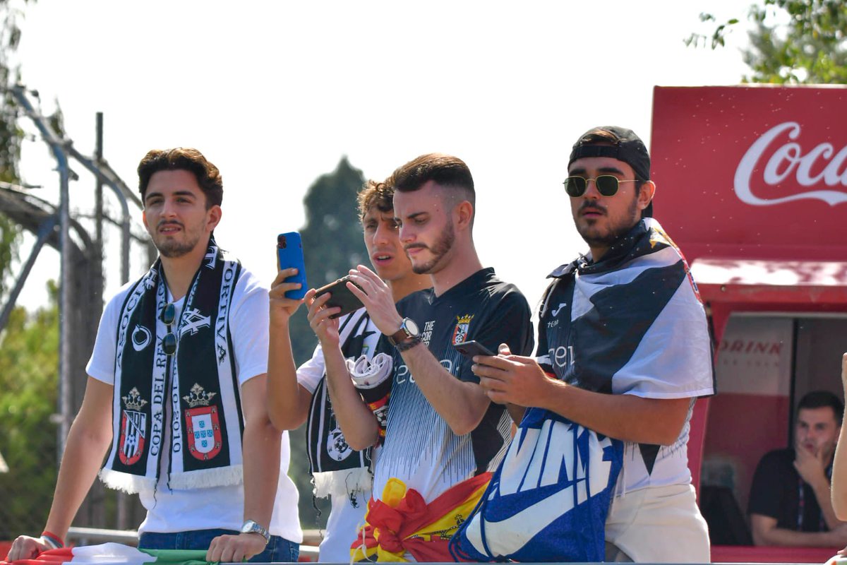 ¡No falta nuestra afición a ningún partido! 🫶

Como ya dijimos, equipo + afición, la mejor dupla ✌️

¡¡¡Os queremos!!! 🤍🖤

#PrimeraFederación 
#AtletiBCeuta 
#SiempreADCeutaFC ⚪️⚫️