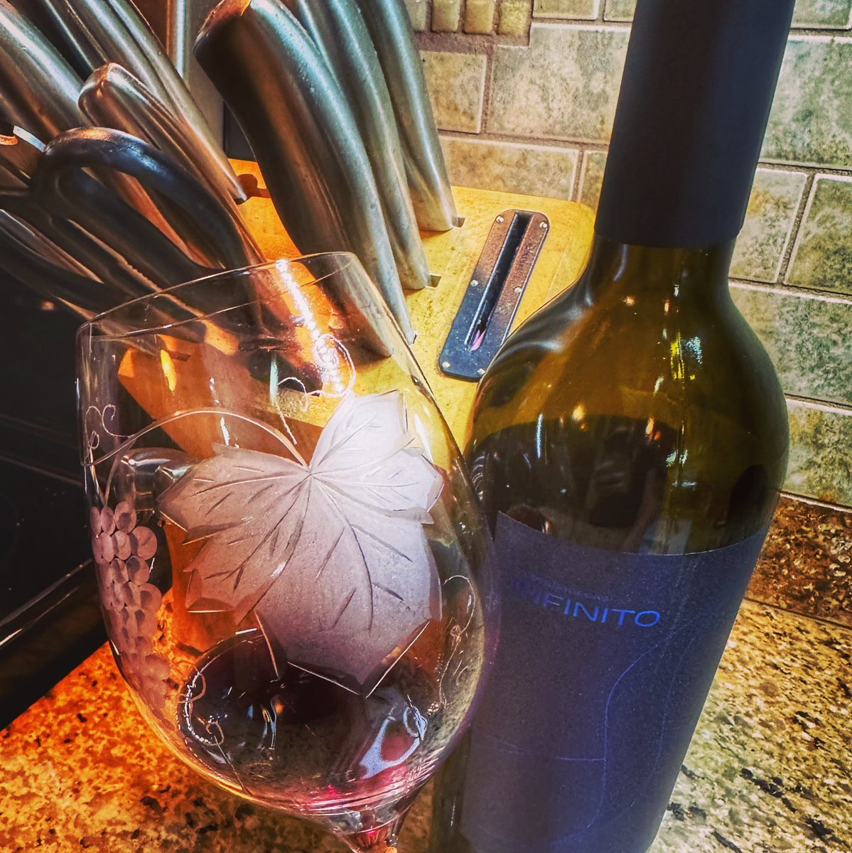 #wineglassselectionoftheevening 🍷#autumn #autumnvibes🍁 #enjoywine  #wineglass #wineglass #winelover #winolicious #wineoclock #wine #winetime #winenot #wineveryday #winelove #winelovers #wineallthetime #wineallday #winewithfriends #wineloversclub #cheers #vino <a href="/Julianna_glass/">Anna</a>