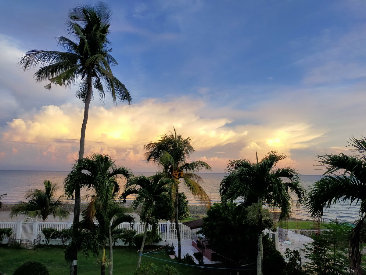 Cottage_DETi's tweet photo. お部屋から〜
#夕焼け 
#貸別荘
#フィリピン https://t.co/Ey84X2y3O6