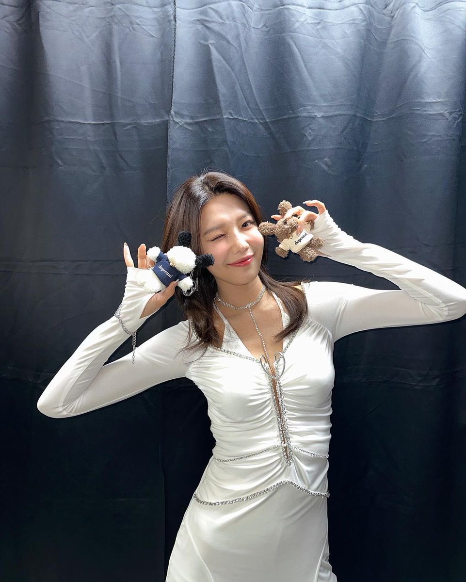 sycstagram's tweet photo. [INSTAGRAM POST] sooyoungchoi: 

선물 잘받아찌요?💗🛍️
소원한테 선물 할 수 있어서 넘 행복했쟈나.. #age20s #depound #fitflop 
감사합니다🫶

#SOOYOUNG #소녀시대수영 #최수영 #수영 #soostagram https://t.co/JXGGakejbd
