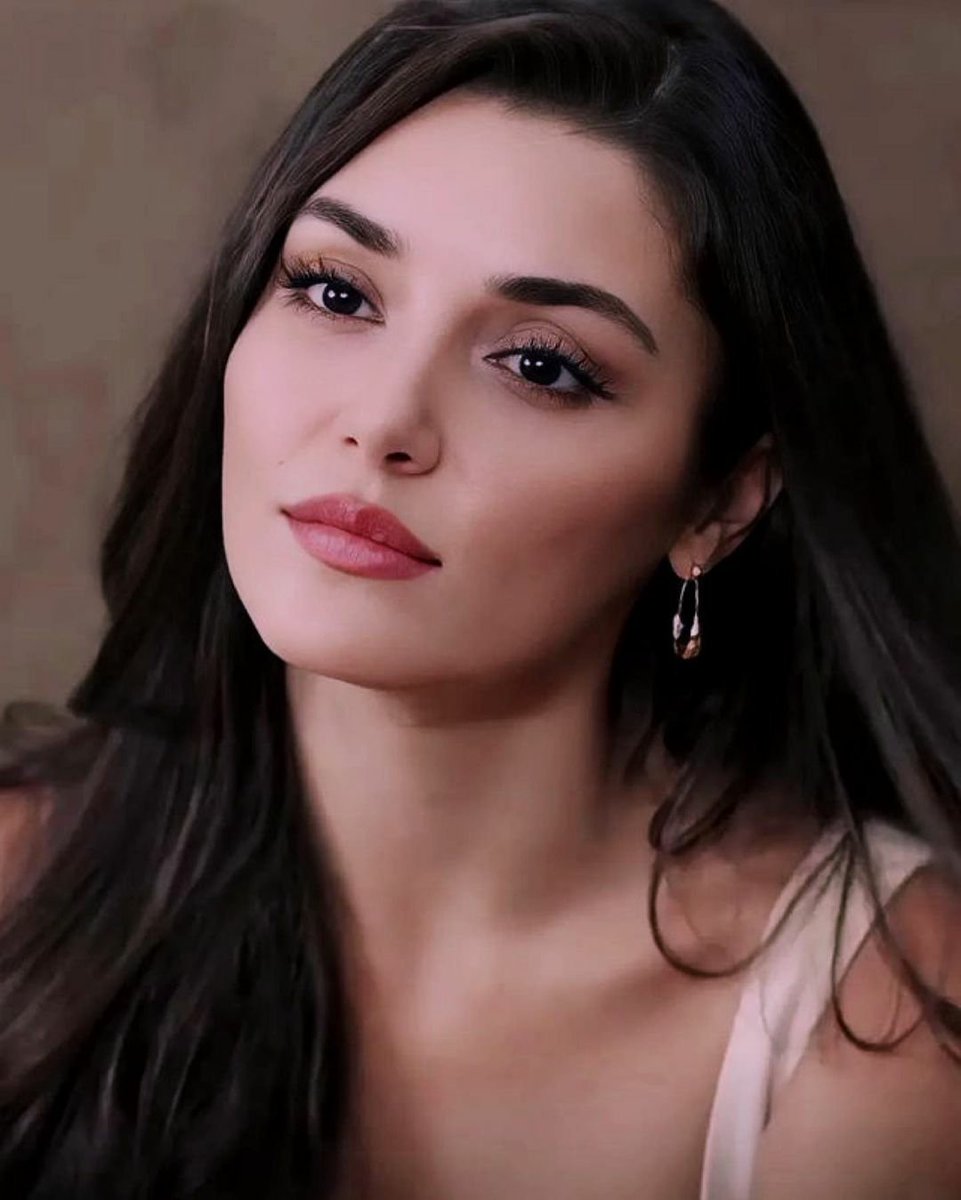 merna0197's tweet photo. Beauty gives up beauty for your beauty #HandeErcel #Layhan 🦋❤ https://t.co/luSbcpwMD5