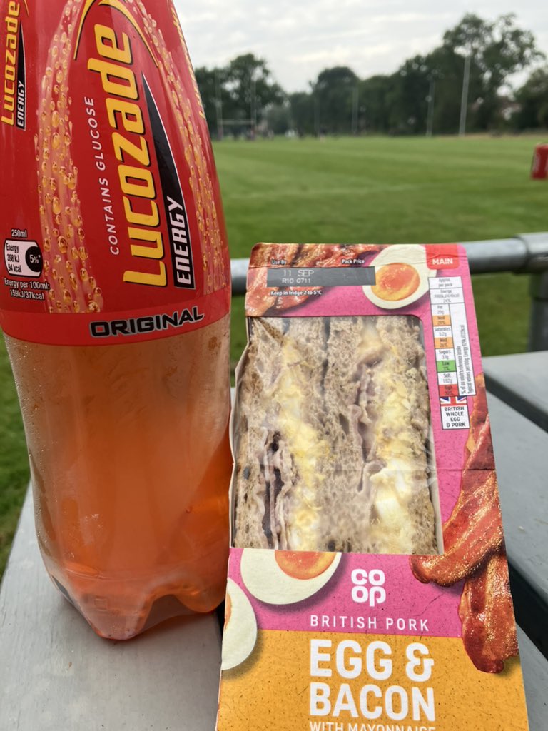 asifamhp's tweet photo. Who in the name of god @CampHillRugby thought this was a good idea?!!!! #AMHPref #AMHPsnack #KnackeredAMHP https://t.co/hvWEsfsjuc