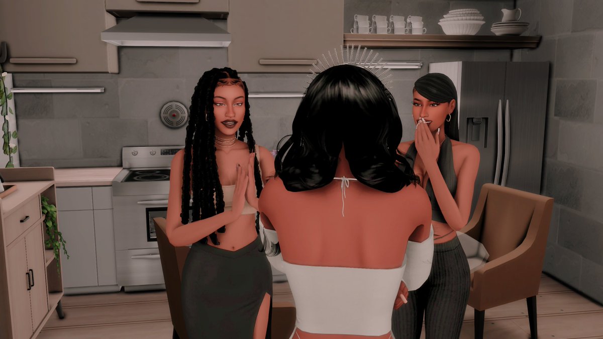 YourGirlPlaysXO's tweet photo. I give up for tonight, last post; 

The girls convinced B to wear a crown for her birthday dinner

They also planned a surprise weekend getaway. No partners, no kid, no work. Just sun, liquor, &amp; relaxation,.... that is unless someone in the group gets the jealous bug 🙃

#ts4 https://t.co/Tktac19M09