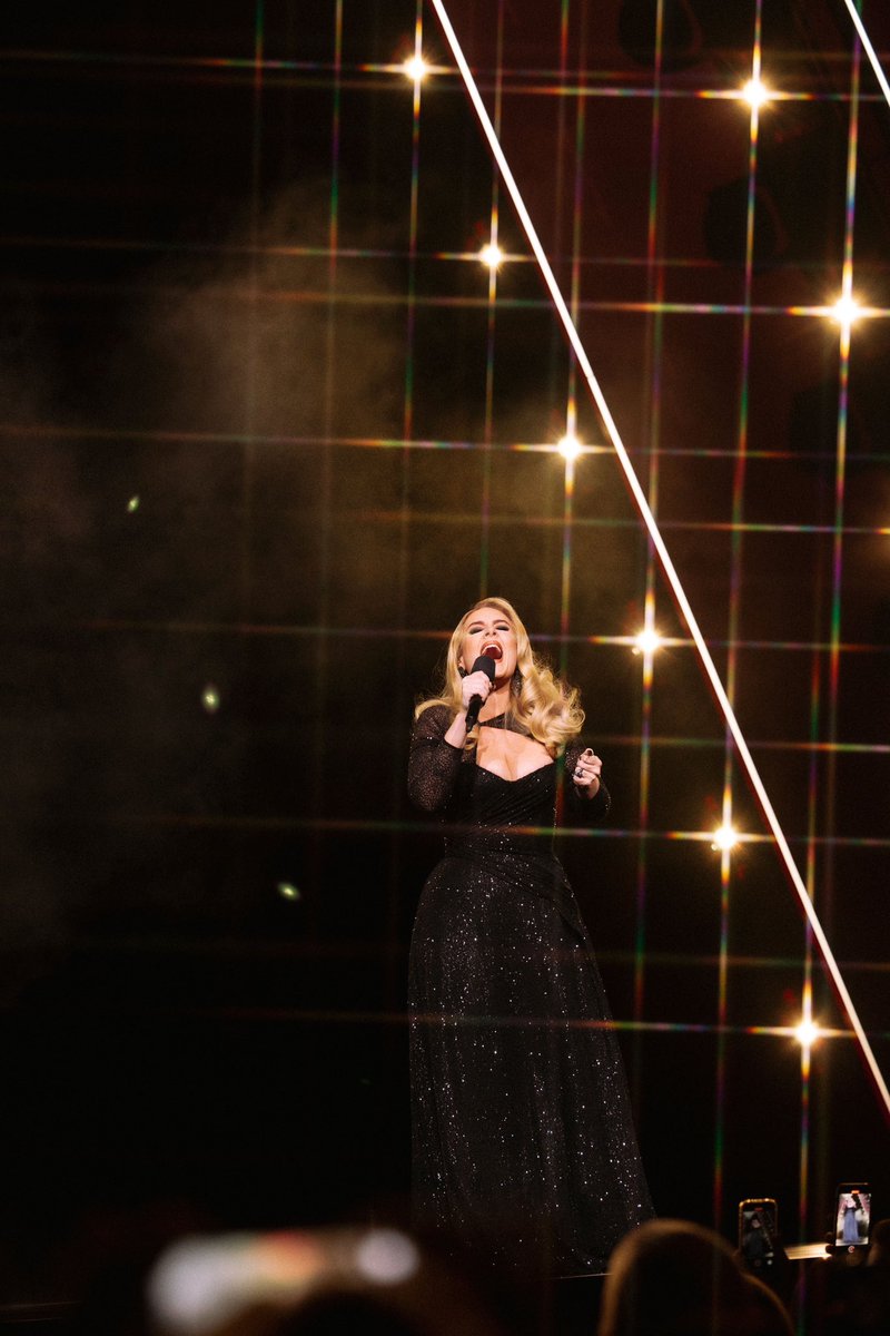 Adele's tweet photo. Weekend 26 https://t.co/tLXcGodlMR