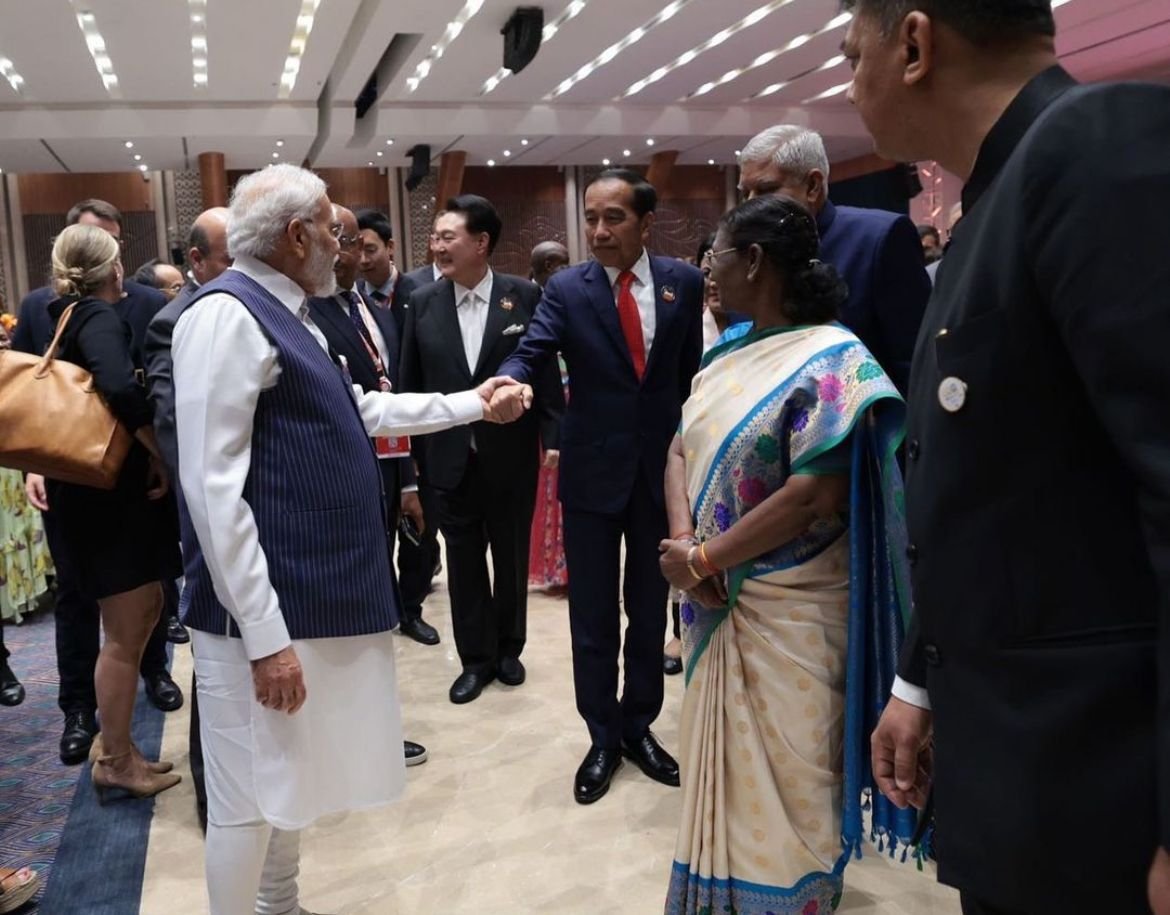 ANI's tweet photo. G 20 in India | President Droupadi Murmu, PM Narendra Modi, US President Joe Biden, Australian PM Anthony Albanese, Indonesian President Joko Widodo, Bihar CM Nitish Kumar, Jharkhand CM Hemant Soren, Himachal Pradesh CM Sukhvinder Singh Sukhu and other leaders at the Gala Dinner hosted by President Droupadi Murmu on 9th September.

(Source: PM Modi's Instagram)