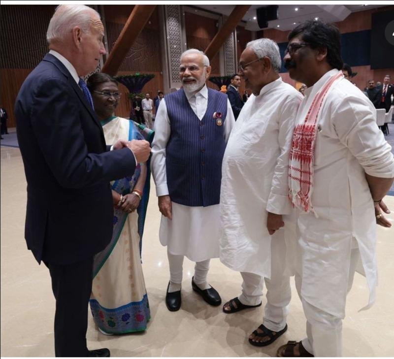 STET_QUALIFIED's tweet photo. बाइडेन भावी PM को देख रहे  है!😍 https://t.co/lxHKaRUnl9