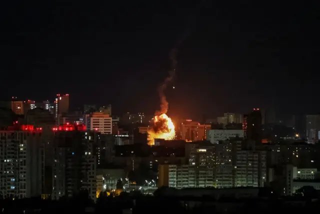 maria_avdv's tweet photo. Blasts shook Kyiv for nearly two hours. 26 out of 32 drones intercepted. Debris rained down on several central districts. The only thing Russia achieved? More people this morning cursing terrorists

📷 Gleb Garanich https://t.co/cbg7AeILwZ