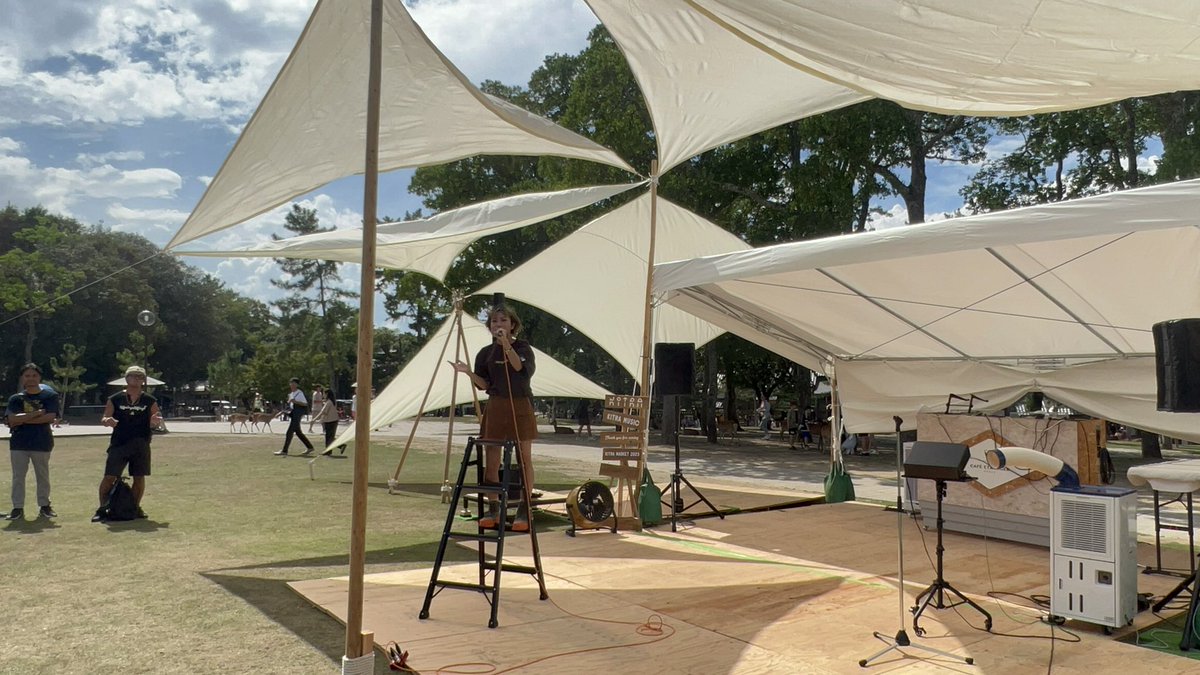 masadonex's tweet photo. すごくいい天気☀️
🦌鹿さん乱入
🐝蜂さんと観覧
16:00からマイナマインドさんの2回目のステージ🎵
#マイナマインド
#KITRAMarket https://t.co/pSljpVCl8J