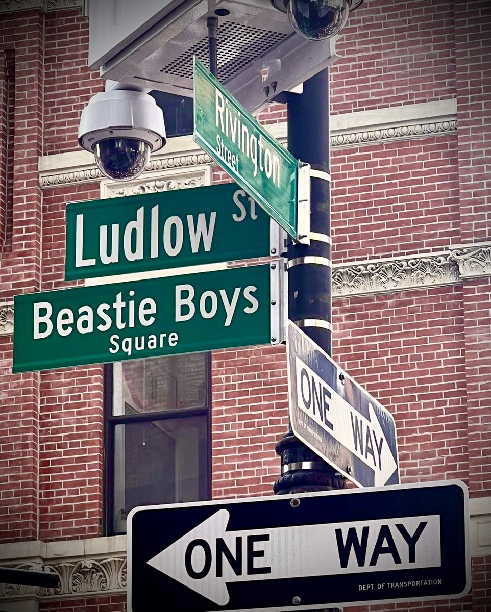 WorkshirtMusic's tweet photo. I forsee a traffic issue…
Because 
You can’t you won’t and you don’t stop
#paulsboutique #BeastieBoysSquare https://t.co/IQLA31DUNE
